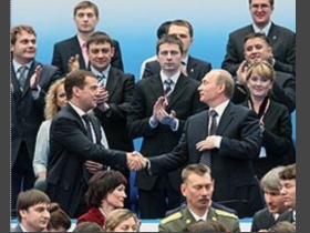 Путин и Медведев на съезде "Единой России". Фото газеты "Коммерсант"