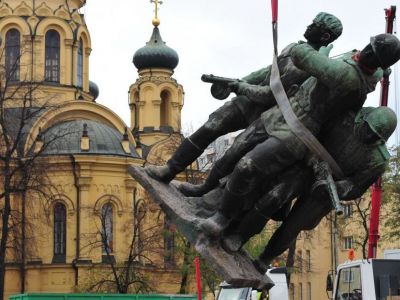 Снос памятника советским солдатам. Фото: Телеграм