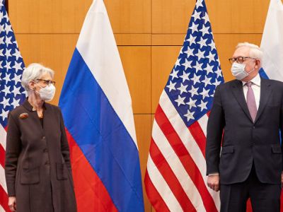 Венди Шерман и Сергей Рябков. Фото: Denis Balibouse / AP