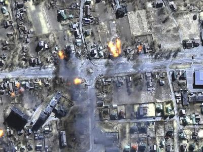 Спутниковый снимок горящих зданий в жилом районе на северо-востоке Чернигова, Украина, 16 марта 2022 г. Фото: Maxar Technologies / AP