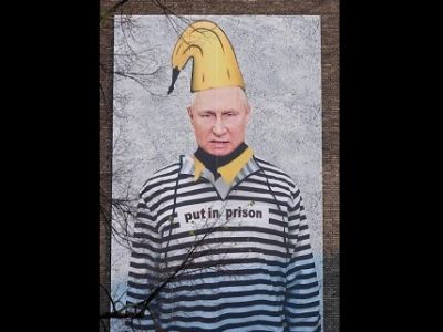Put in prison" - портрет Путина в тюремной робе на стене дома в Кельне (авт. Томас Баумгертель). Фото: dw.com