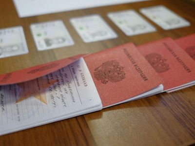 Военные билеты. Фото: Николай Хижняк / РИА Новости