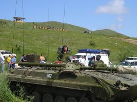 Военное перекрытие дороги, фото Каспарову.Ru передано ЗПЦ