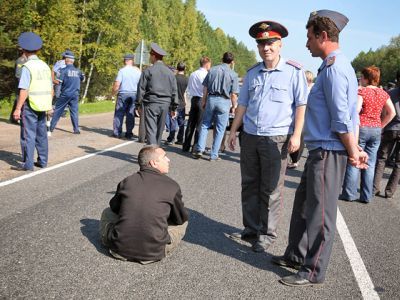 Перекрытие трассы. Фото: news.vtomske.ru.