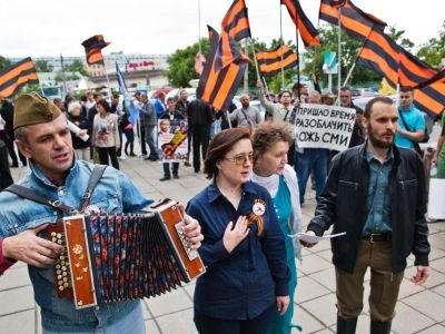 Пикет "Национально-освободительного движения" у здания РБК (Евгений Фельдман)