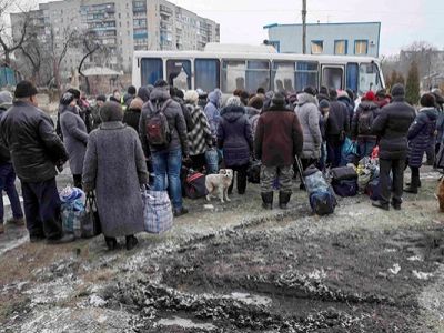 Эвакуация жителей Дебальцево. (Фото: rg.ru)