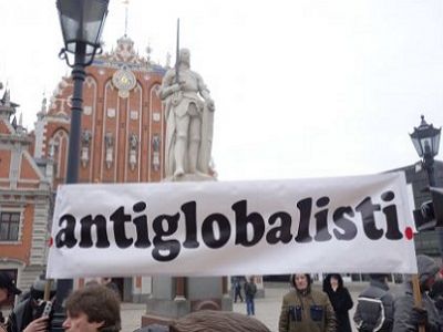 Демонстрация антиглобалистов (Латвия). Источник - mixnews.lv