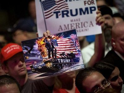 Акция сторонников Д.Трампа (2016), плакат. Источник - sfchronicle.com Акция сторонников Д.Трампа (2016), плакат. Источник - sfchronicle.com