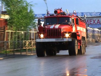 Пожарная машина едет на вызов. Фото: ekburg.tv