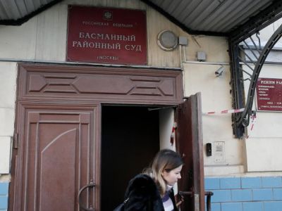 Вход в Басманный суд. Фото: Александр Щербак / ТАСС