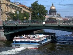 Теплоходная экскурсия по Петербургу. Фото: reisservis.ru