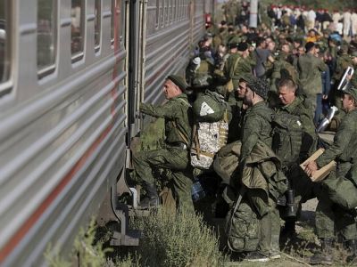 Российские новобранцы садятся в поезд на вокзале в Волгоградской области. Фото: AP/dpa