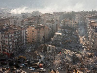 Поврежденные и разрушенные здания после землетрясения. Фото: Umit Bektas / Reuters