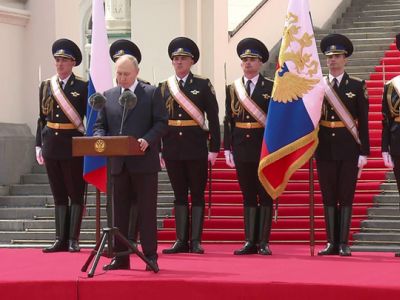 Владимир Путин на Соборной площади в Кремле. Фото: kremlin.ru