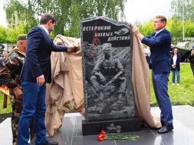 Памятник новым героям. Фото: Сергей Горчаков, Каспаров.Ru