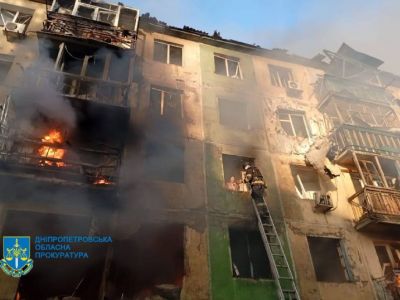Пожар в многоэтажном доме в Павлограде в результате российской атаки, 25 апреля 2025 год. Фото: Днепропетровская городская прокуратура Пожар в многоэтажном доме в Павлограде в результате российской атаки, 25 апреля 2025 год. Фото: Днепропетровская городская прокуратура